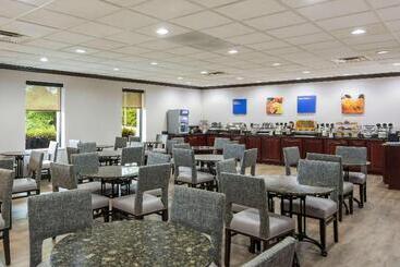 هتل Comfort Inn Monticello Charlottesville