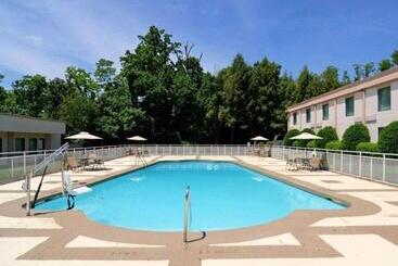 هتل Comfort Inn Monticello Charlottesville