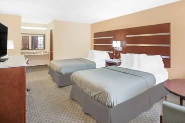 هتل Days Inn By Wyndham Fayetteville