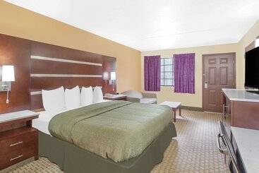 هتل Days Inn By Wyndham Fayetteville