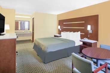 هتل Days Inn By Wyndham Fayetteville