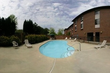 هتل Days Inn & Suites By Wyndham Hickory