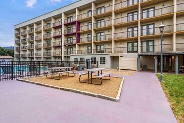 District 3 Hotel, Ascend Hotel Collection