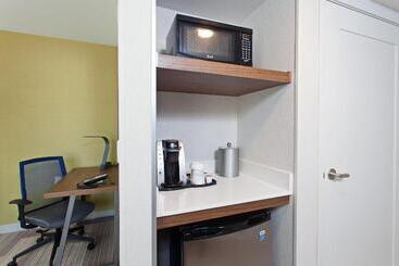 هتل Holiday Inn Express & Suites Pasadena   Los Angeles, An Ihg