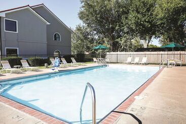 هتل La Quinta Inn By Wyndham Sandusky Near Cedar Point