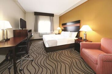 هتل La Quinta Inn By Wyndham Sandusky Near Cedar Point