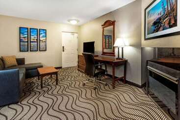 هتل La Quinta Inn By Wyndham Sandusky Near Cedar Point