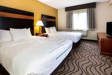 هتل La Quinta Inn By Wyndham Sandusky Near Cedar Point