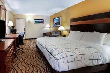 هتل La Quinta Inn By Wyndham Sandusky Near Cedar Point