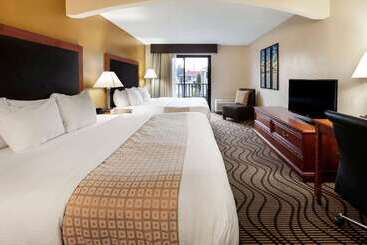 هتل La Quinta Inn By Wyndham Sandusky Near Cedar Point