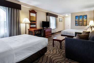هتل La Quinta Inn By Wyndham Sandusky Near Cedar Point