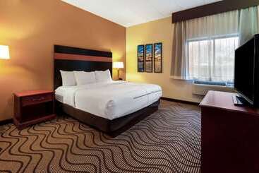هتل La Quinta Inn By Wyndham Sandusky Near Cedar Point
