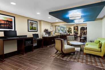 هتل La Quinta Inn By Wyndham Sandusky Near Cedar Point