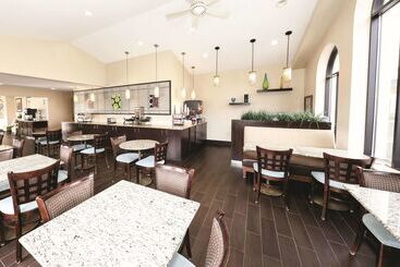 هتل La Quinta Inn By Wyndham Sandusky Near Cedar Point