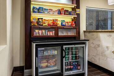 هتل La Quinta Inn By Wyndham Sandusky Near Cedar Point