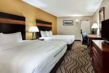 هتل La Quinta Inn By Wyndham Sandusky Near Cedar Point
