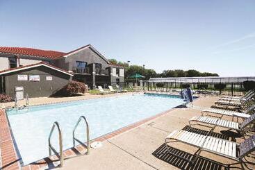 هتل La Quinta Inn By Wyndham Sandusky Near Cedar Point
