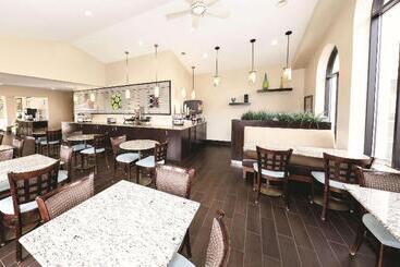 هتل La Quinta Inn By Wyndham Sandusky Near Cedar Point