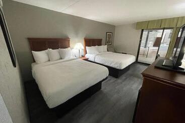 فندق Pine Lake Resort And Banquets