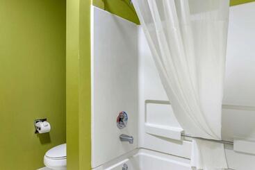 هتل Quality Inn Brunswick