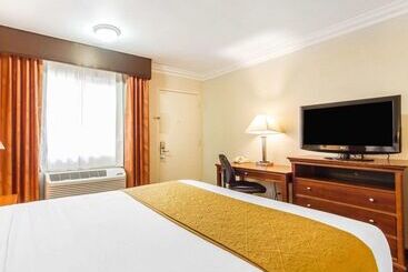 هتل Quality Inn Sacramento Convention Center
