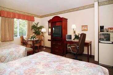 هتل Quality Inn Santa Clara Convention Center
