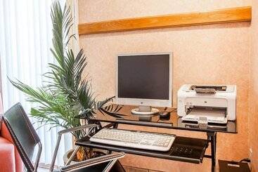 هتل Quality Inn & Suites Vancouver   Hazel Dell