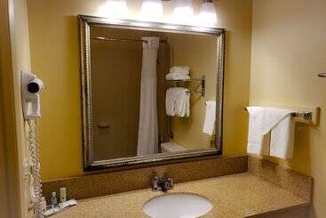 هتل Quality Inn & Suites Vancouver   Hazel Dell