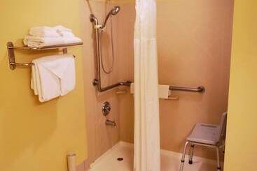 هتل Quality Inn & Suites Vancouver   Hazel Dell