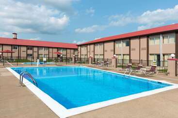هتل Ramada By Wyndham Bowling Green