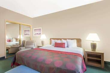 هتل Ramada By Wyndham St George