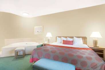 هتل Ramada By Wyndham St George