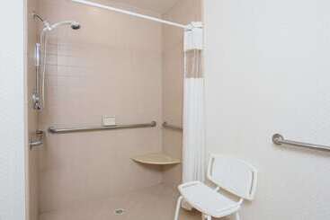 هتل Ramada By Wyndham St George