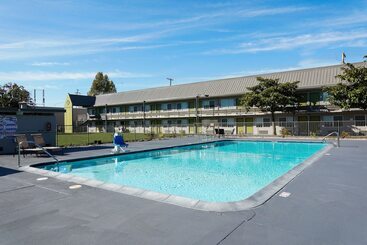 Surestay Plus Hotel By Best Western Point Richmond