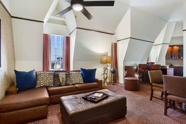 هتل The Emily Morgan San Antonio   A Doubletree By Hilton