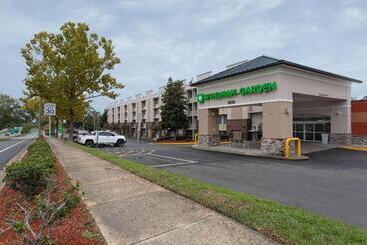 هتل Wyndham Garden Tallahassee Capitol Near Fsu