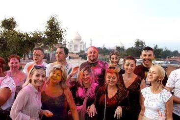 هتل Kamal Nearest To Taj Mahal
