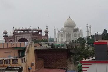 هتل Sai Palace Walking Distance From Taj Mahal View Of Taj Mahal
