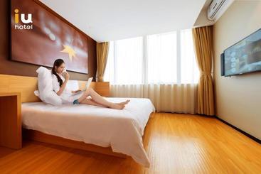 Iu Hotel Zhuhai Gongbei Light Rail Station