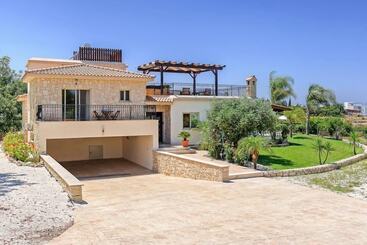 Villa Yialos