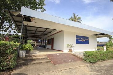 هتل Capital O75345 Praewa Villas Naiyang Phuket