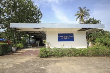 هتل Capital O75345 Praewa Villas Naiyang Phuket
