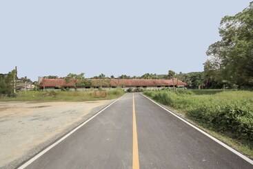 هتل Capital O75345 Praewa Villas Naiyang Phuket