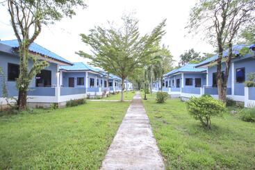 هتل Capital O75345 Praewa Villas Naiyang Phuket