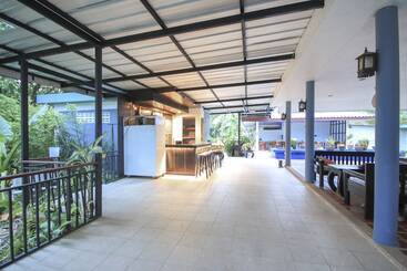 هتل Capital O75345 Praewa Villas Naiyang Phuket