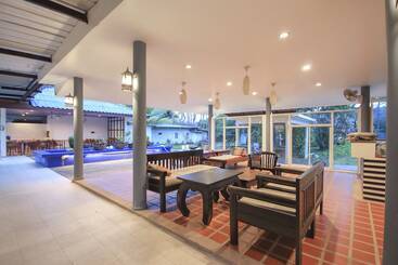 هتل Capital O75345 Praewa Villas Naiyang Phuket