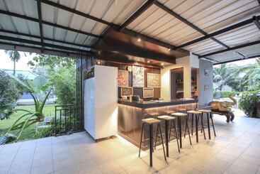 هتل Capital O75345 Praewa Villas Naiyang Phuket