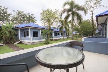 هتل Capital O75345 Praewa Villas Naiyang Phuket