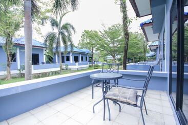 هتل Capital O75345 Praewa Villas Naiyang Phuket