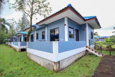 هتل Capital O75345 Praewa Villas Naiyang Phuket